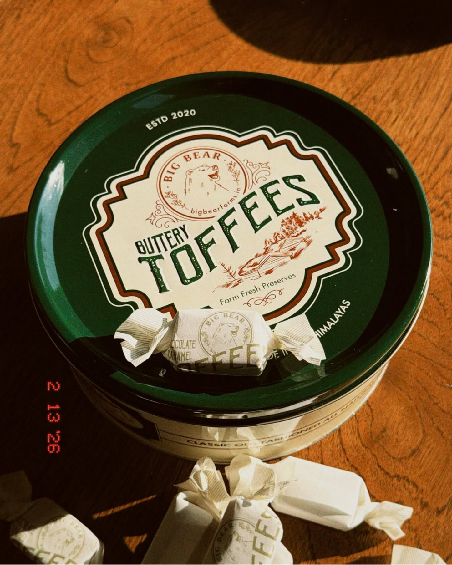 Assorted Caramel & Chocolate Toffee Tin 600g - 40 pieces